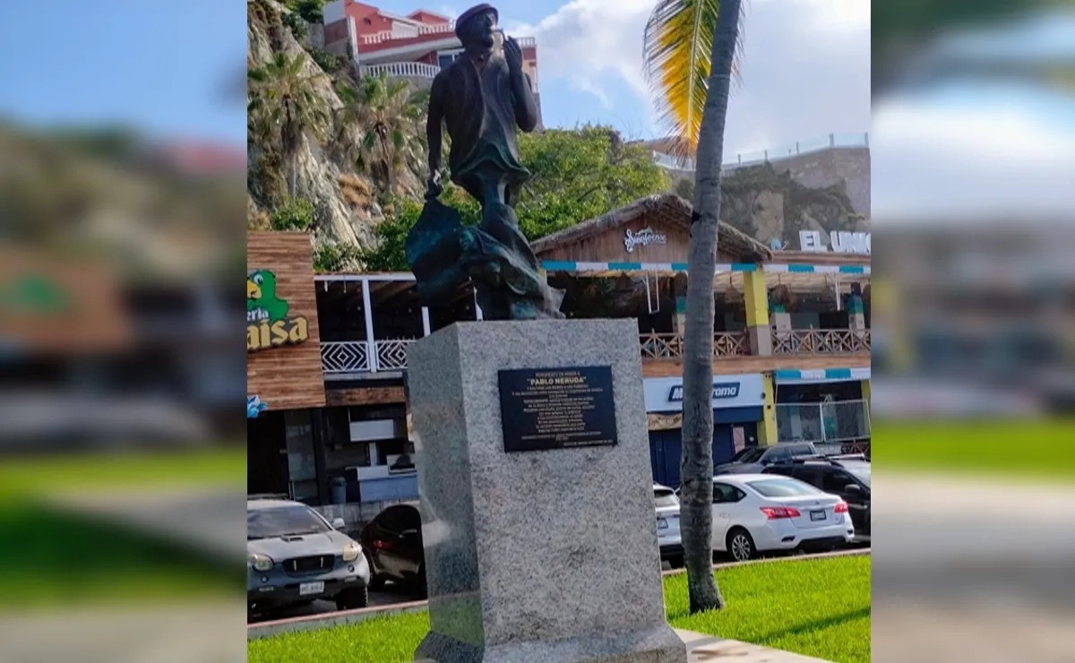 De los Beatles a Pablo Neruda. ¿Qué se monumentaliza hoy en Mazatlán?